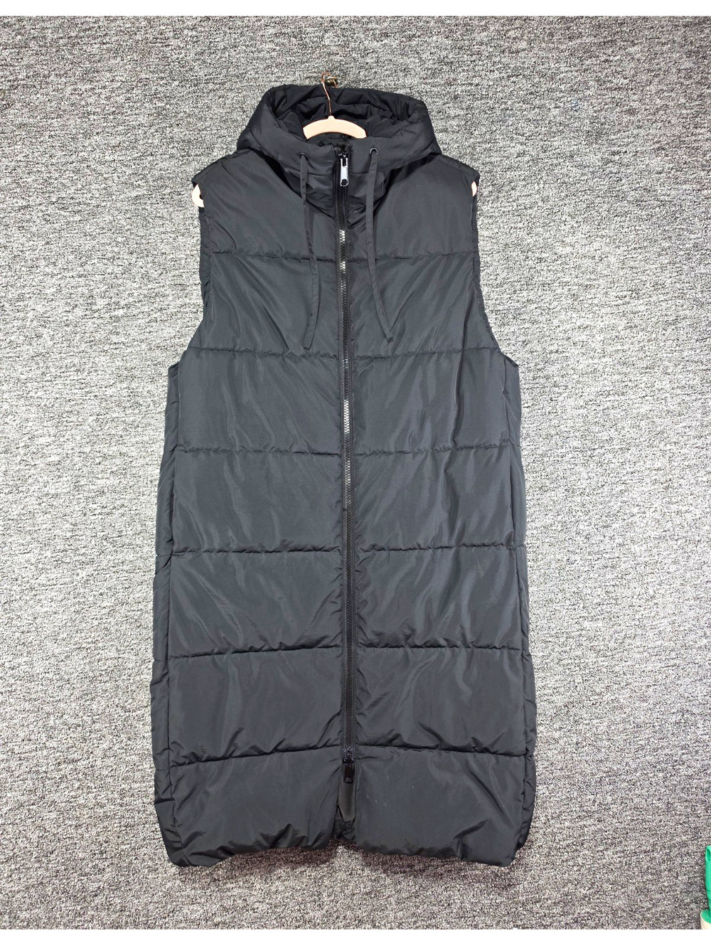 H&M Men's Black Hooded Puffer Vest Full Zip Pockets Quilted Regular Fit Size S